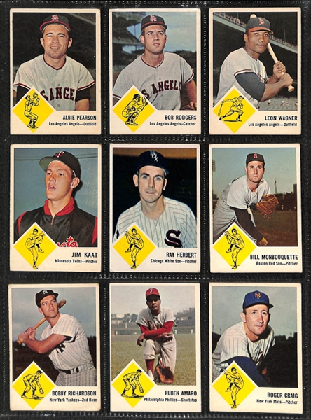 Lot of 32 - 1963 Fleer Baseball Cards w. Ron Santo