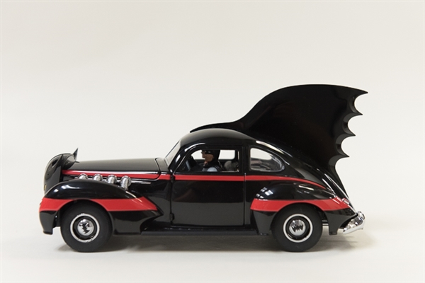 Danbury Mint Replica 1940's Comic Book Batmobile 1:24 Scale
