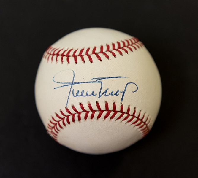Willie Mays Autographed Official National League Baseball (Beckett COA)