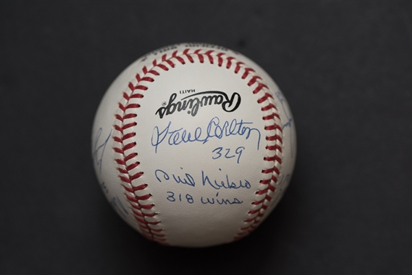 300-Win Club Signed Baseball W. Ryan & Seaver - JSA