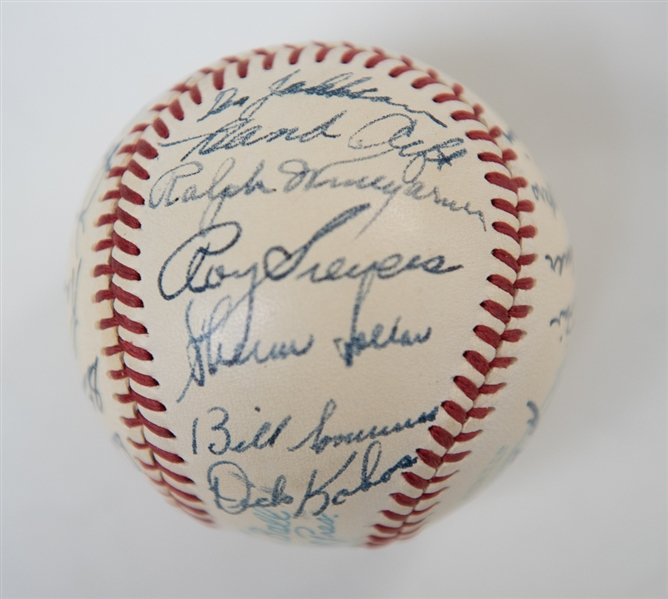 1950 St. Louis Browns team Signed Baseball (NM) With 23 Signatures (inc. 2 clubhouse)