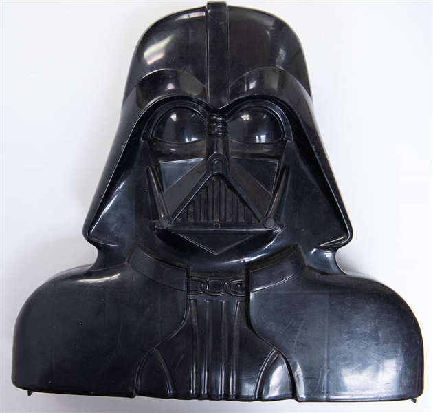 1977 Star Wars Darth Vader Collectors Case w. 17 Figures
