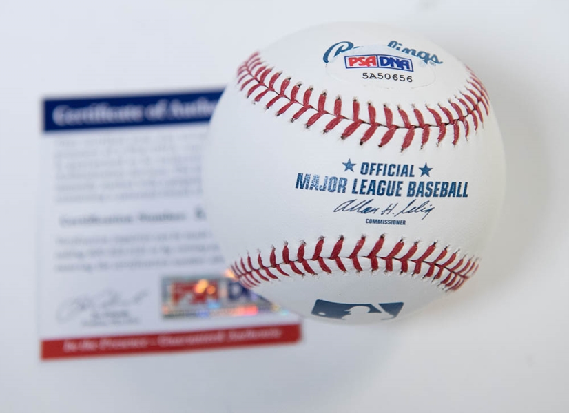 Mike Piazza Signed Official MLB Baseball - PSA/DNA