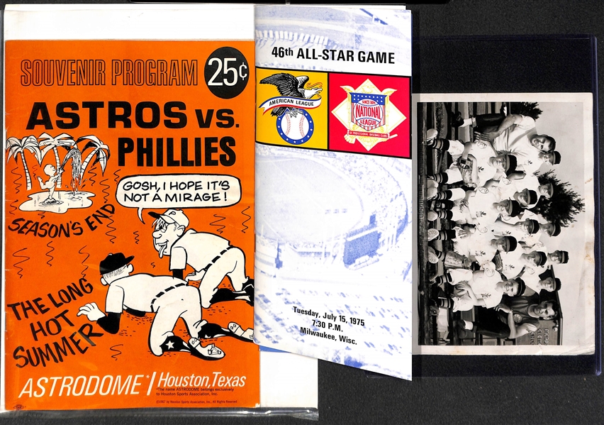Lot of 22 Baseball Yearbooks & Score Cards From 1960-1970s