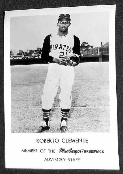 1965 MacGregor Advisory Staff Photos - Willie Mays and Roberto Clemente