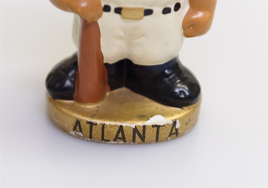 1960s Atlanta Braves Gold Circle Base Braves Mascot Head Chief Nok-A-Homa Bobble Head
