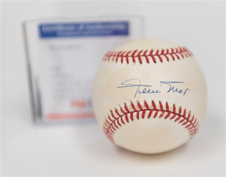 Willie Mays Signed Official AL Baseball - PSA/DNA COA & Graded 8.5 (Auto Grade 10, Baseball Grade 7)