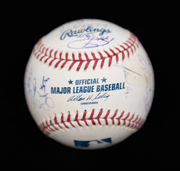 Official MLB Baseball Signed by the 2009 Philadelphia Phillies Team w. Ryan Howard, Chase Utley, Jimmy Rollins + (JSA Auction Letter)