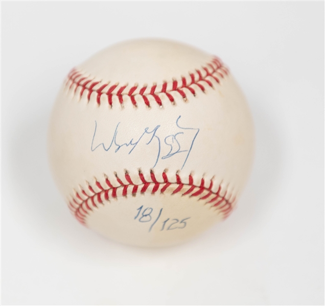 Upper Deck Wayne Gretzky Signed Baseball w. Upper Deck Authentication 